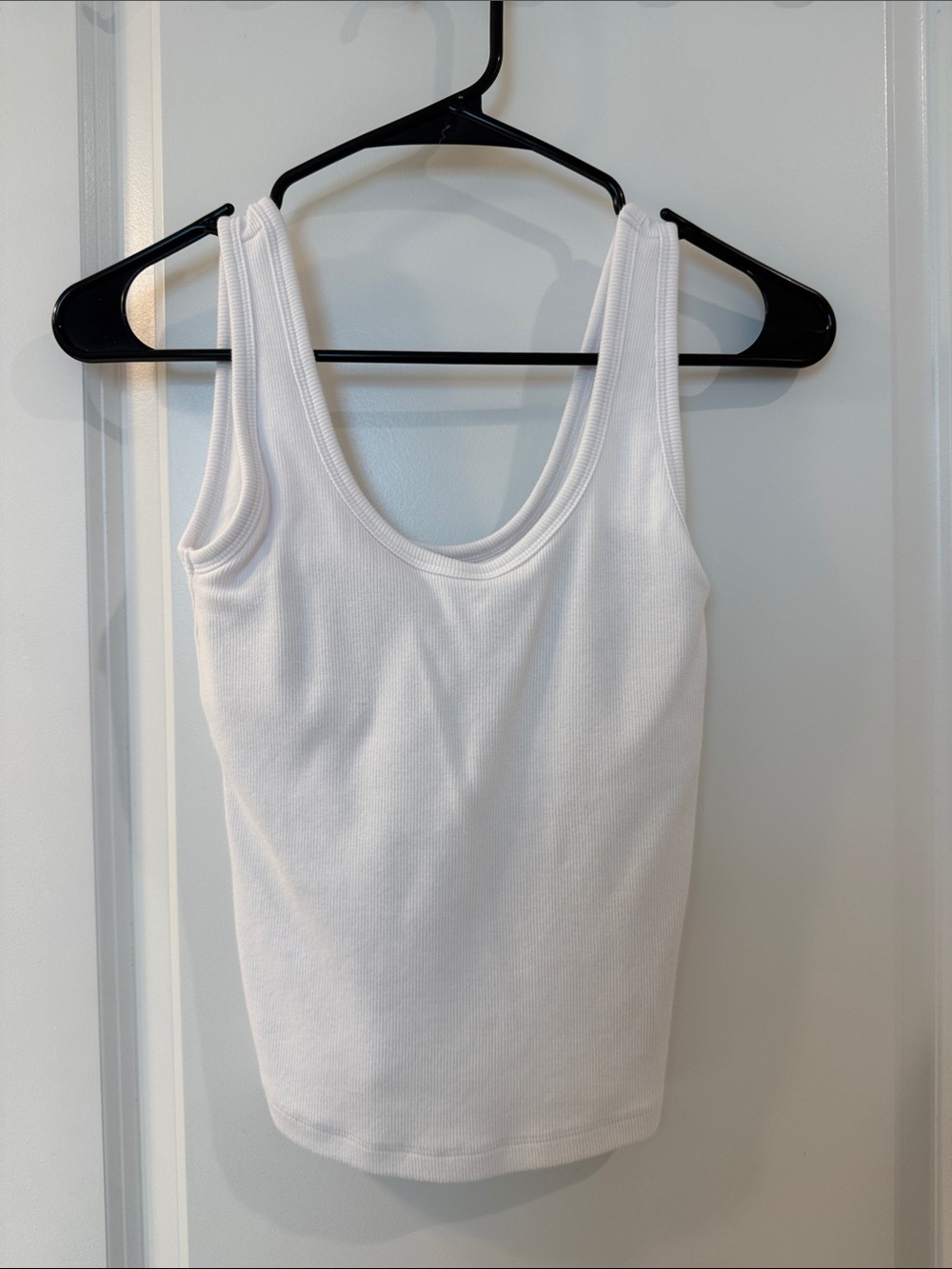 Abercrombie & Fitch White Ribbed Bra-Free Scoop Neck Tank Top